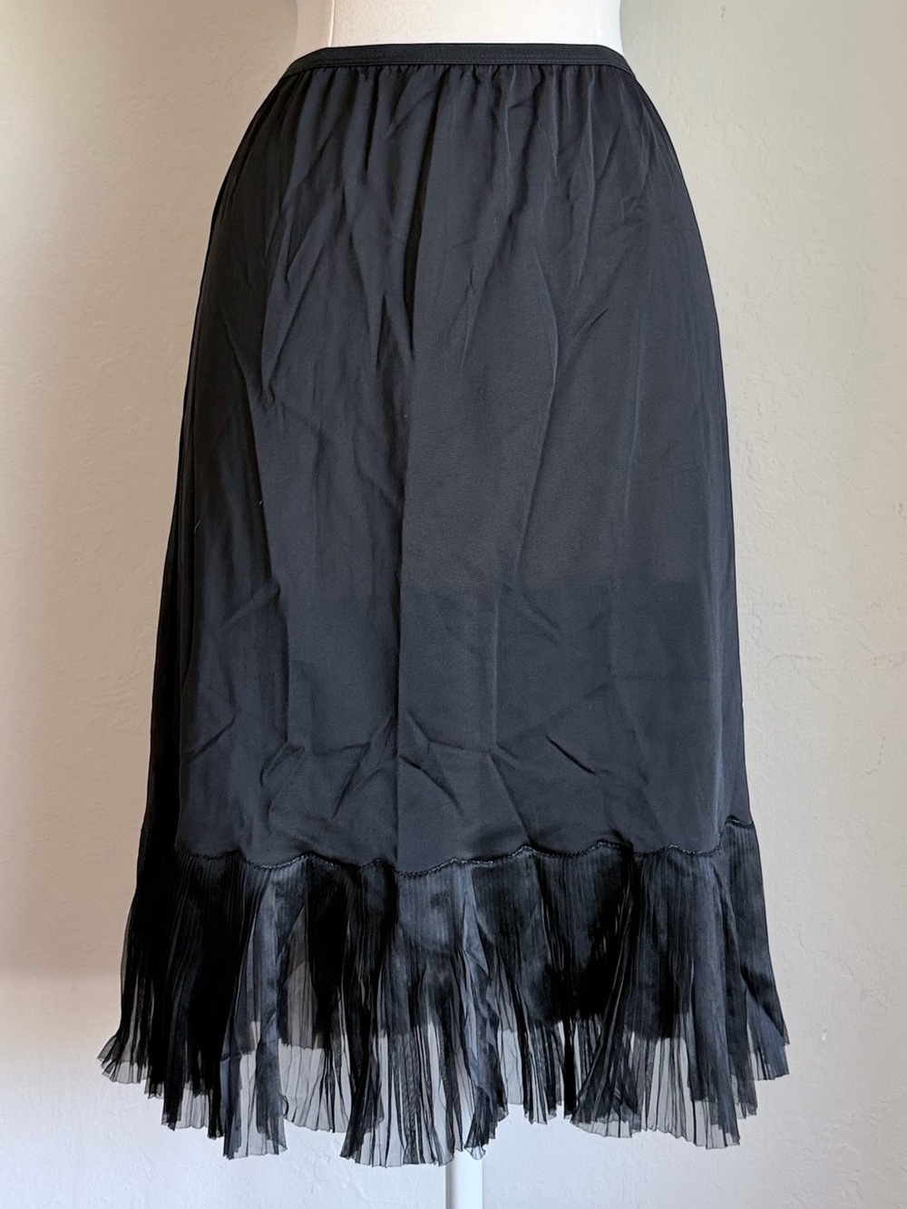 Vintage Vanity Fair Tricot Pleated Mesh Trim Half Slip, Scalloped Black, Small